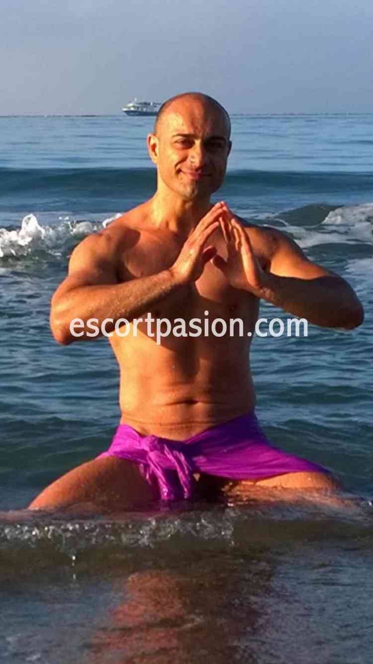masajista erotico tituado en barcelona en la playa