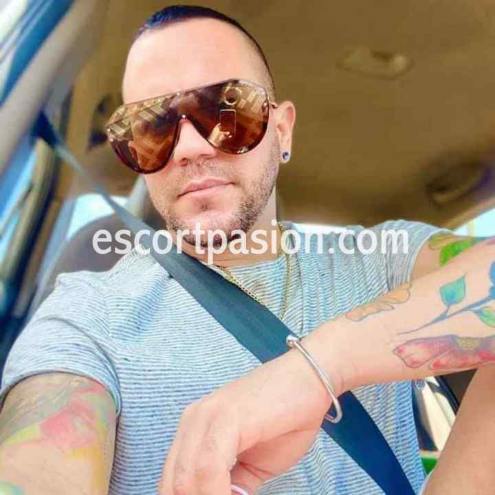 Álex  - Escort gay Independiente cubano